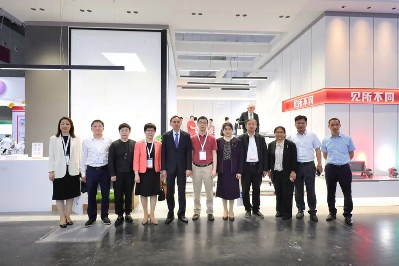 以科技创新融合 用智能绿色提质——首届中国（深圳）照明产业链科技创新展览会亮相鹏城