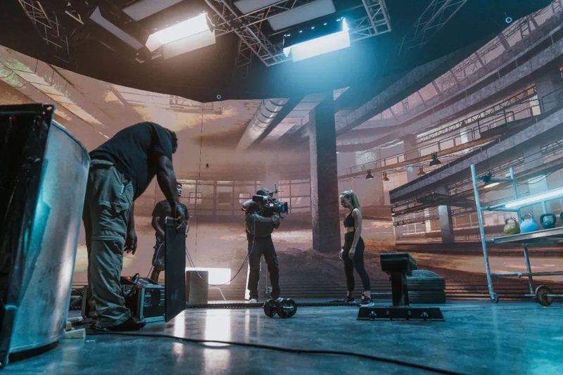 奥斯卡佳作《可怜的东西》幕后：视爵光旭xR技术引领电影制作革新